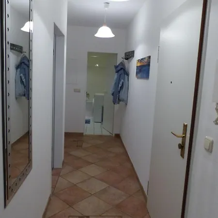 Ingeborg - 03-34 아파트 *